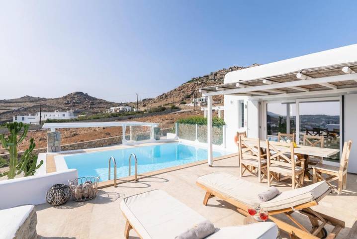 Location de vacances pour 7 personnes, avec piscine ainsi que jardin et vue dans Kalafatis