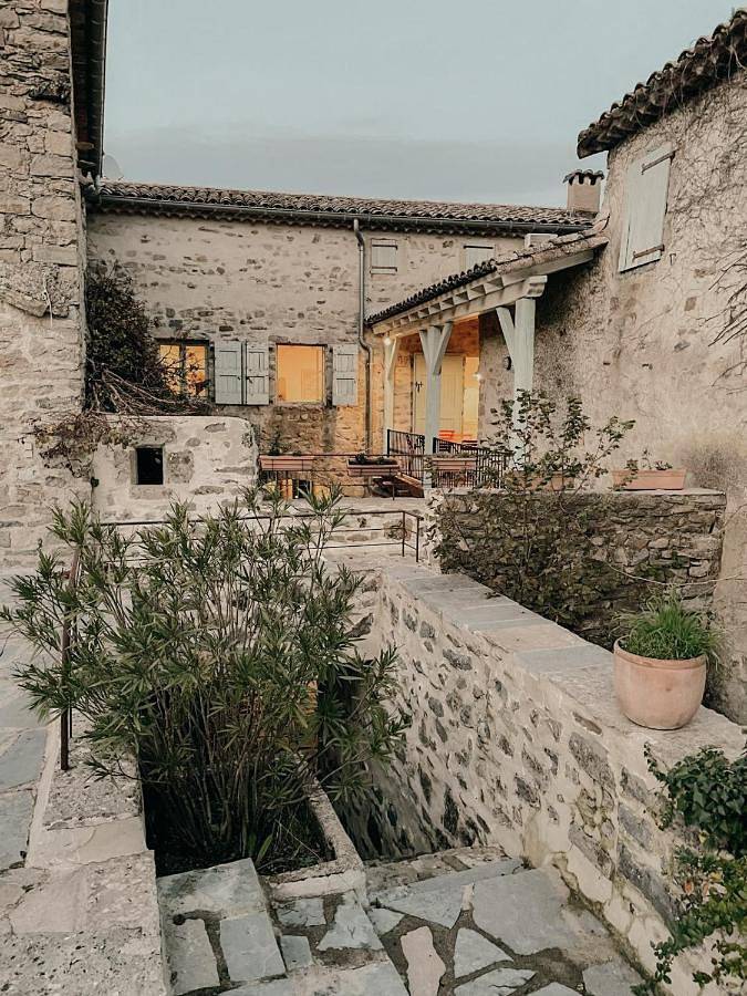 Villa pour 10 personnes, avec Balcon et Terrasse ainsi que Jardin et Piscine