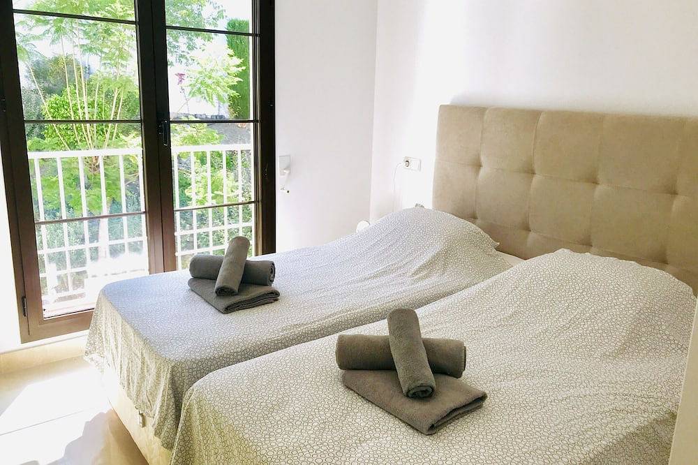 Entire apartment, Penthouse on Los Arqueros golf in Los Arqueros Golf and Country Club, Benahavís