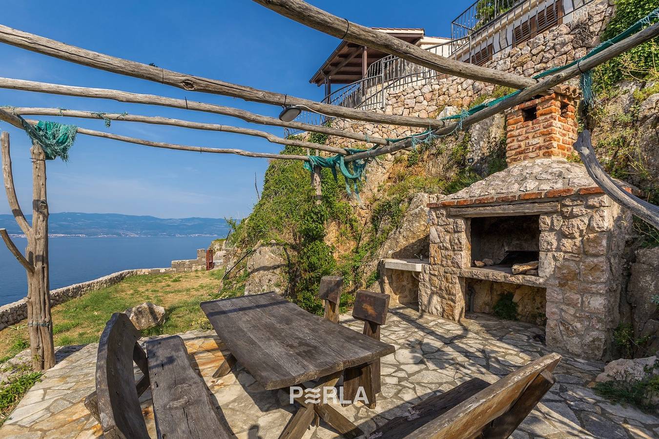 Ferienhaus Bella Mare mit herrlichem Meerblick 50m vom Strand in Vrbnik auf der Insel Krk in Vrbnik, Krk