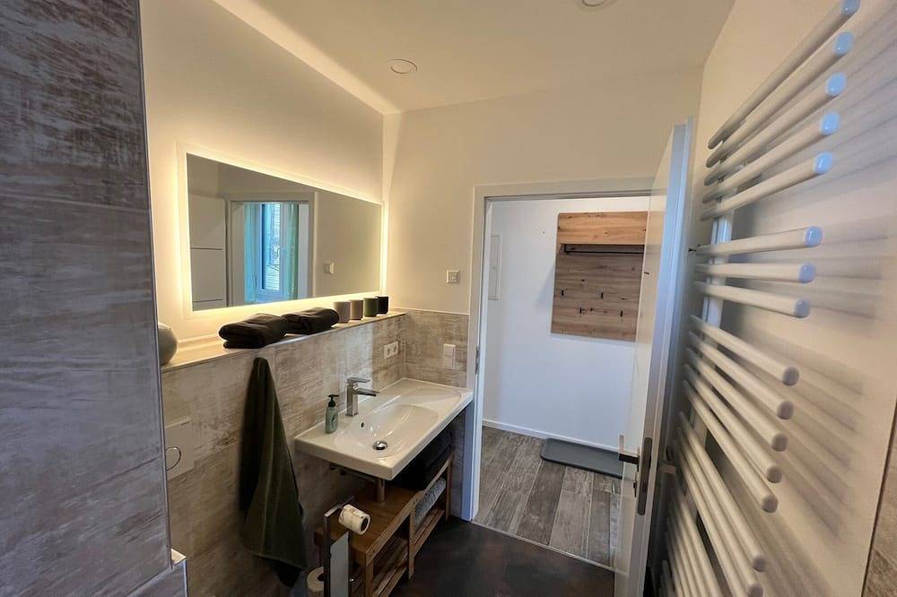 Ganze Wohnung, Hainer See, Moderne, großzügige Ferienwohnung mit Seeblick, 25 Meter zum See in Rötha, Hainer See