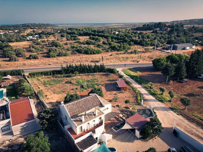 Casa de férias para 3 pessoas, com Jardim em Mexilhoeira Grande