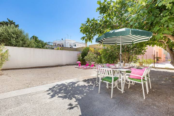 Location de vacances pour 7 personnes, avec jardin à Porto Cesareo