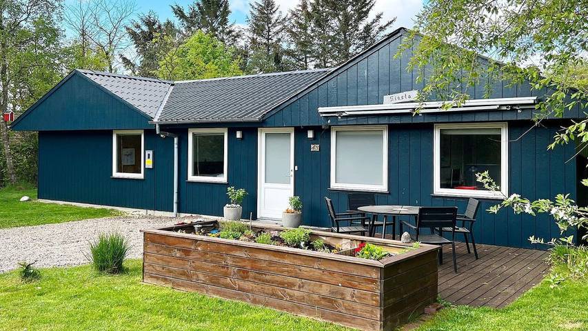 Vacation house for 6 people, with yard - 1