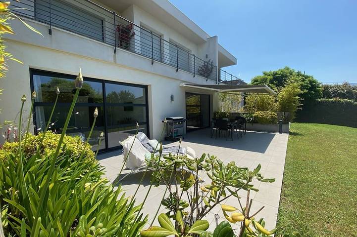 Gîte pour 6 personnes, avec terrasse et jardin dans Plage d'Agosta