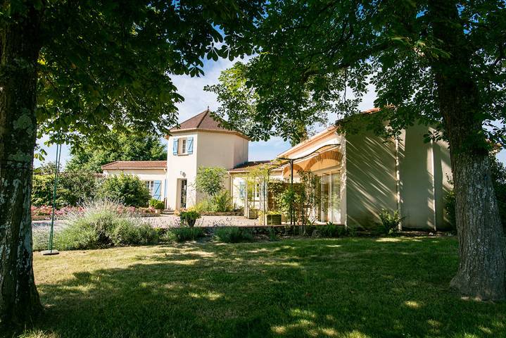 Gîte pour 10 personnes, avec jardin ainsi que piscine et terrasse à Buzet-sur-Baïse - 2