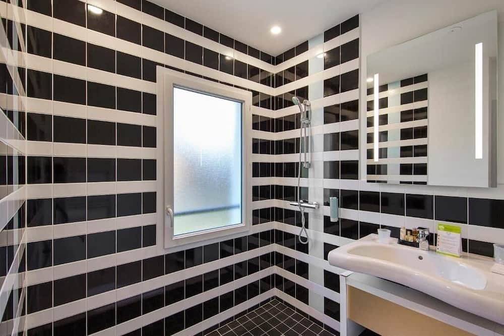 Relaxing Space Ideal For Family Stay w/ Kitchen & Living Area | Access to Pool in Mougins, Region de Cannes