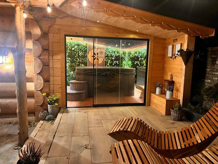 Apartament wakacyjny dla 6 osób, z ogród i jacuzzi, Dla rodziny w Nowe Bystre