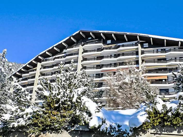 Ferienwohnung für 2 Personen, mit Balkon und Garten sowie Pool und Sauna in Crans-Montana
