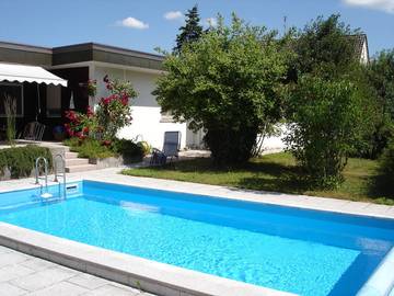 Ferienhaus für 10 Personen, mit Pool und Seeblick sowie Garten, kinderfreundlich am Bodensee