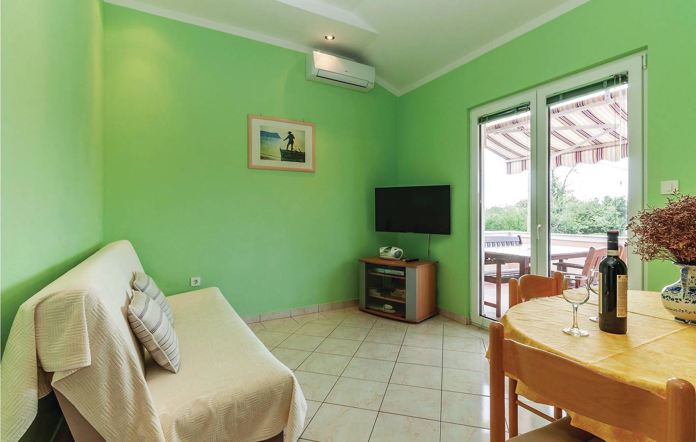 Holiday home for 4 people with terrace in Privlaka, Zadar