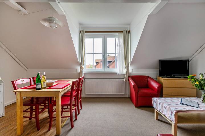 Vacation rental for 2 people, with yard in North Sea