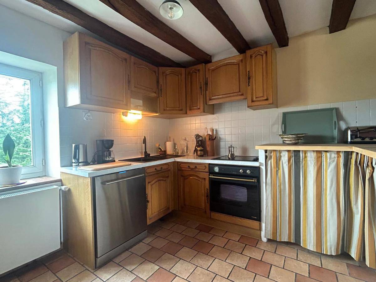 Four-Bedroom House in Moulins-le-Carbonnel, Parc naturel régional Normandie-Maine