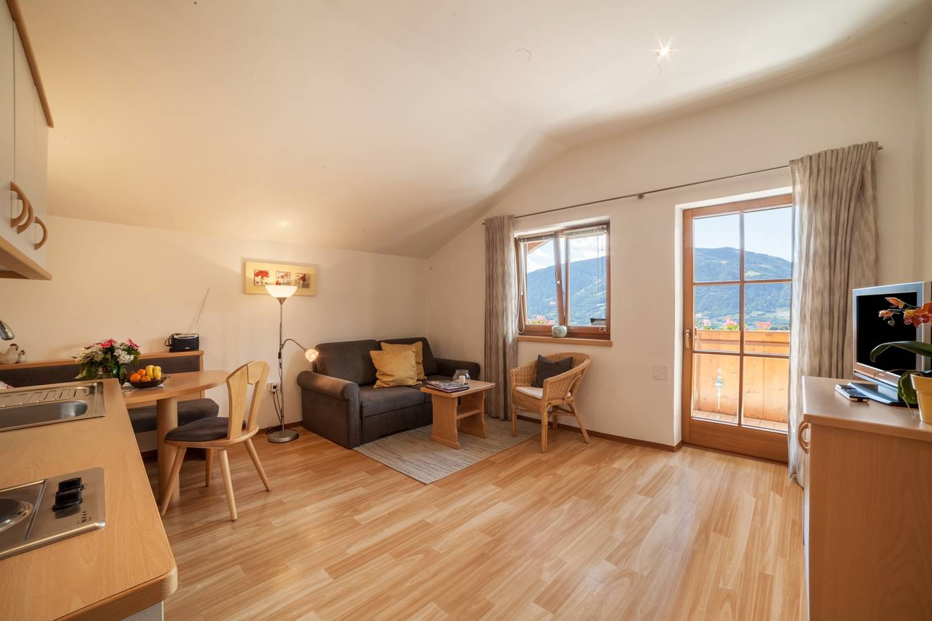 Ganze Wohnung, Ferienwohnung "Texelblick Rainegg" mit Bergblick, Wlan, Garten & Balkon in Schenna, Sarntaler Alpen