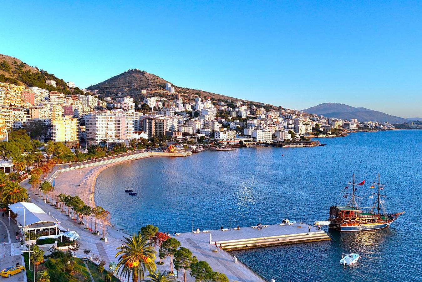 Ganze Wohnung, Ferienwohnung für 8 Personen mit Terrasse in Sarandë, Vlorë