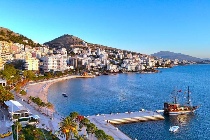 Ganze Wohnung, Ferienwohnung für 8 Personen mit Balkon in Sarandë, Vlorë