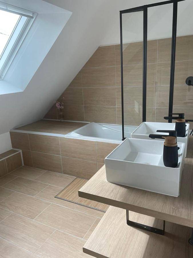 Appartement de vacances entier, Double Room with Shared Bathroom in Surzur, Côte des Mégalithes