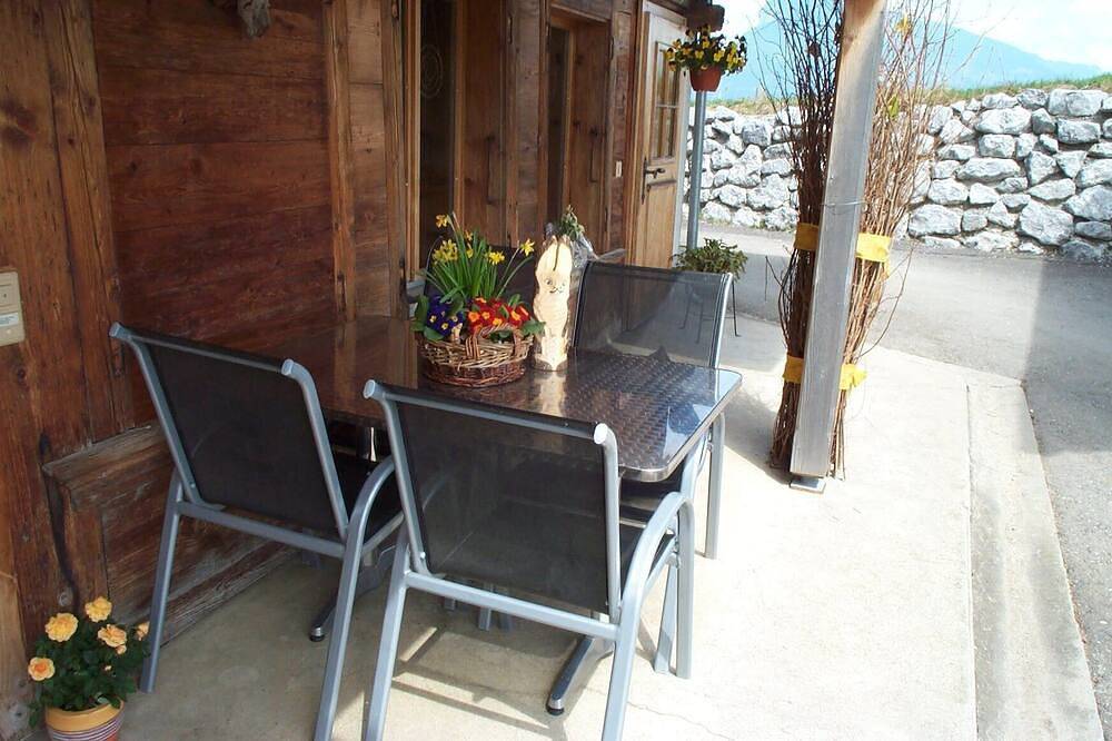 Ganze Wohnung, Familienfreundliche Wohnung nähe Spiez u. Interlaken, max. 4 Erw./1 Ki. in Aeschi bei Spiez, Thunersee