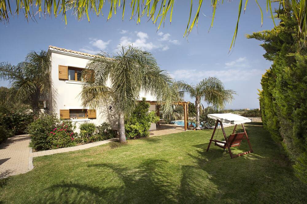 Private Villa mit beheiztem Pool und Meerblick in Koutouloufari, Limenas Chersonisou