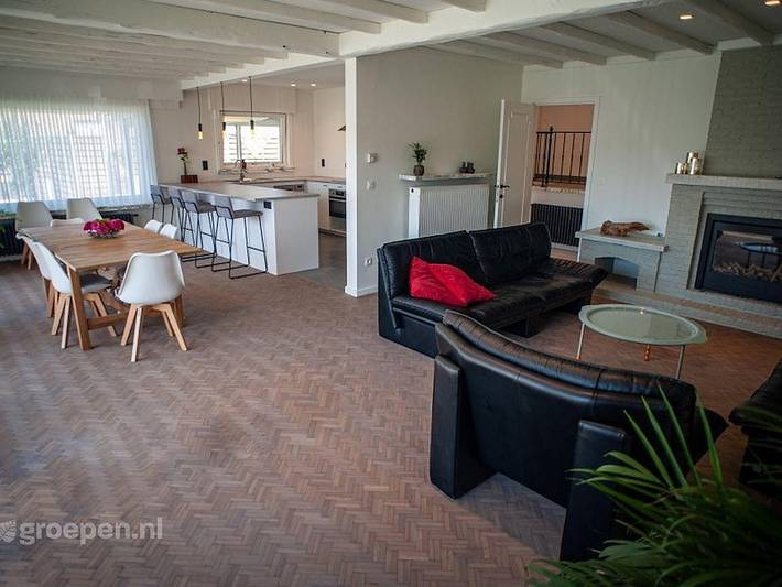 Ferienhaus für 8 Personen, mit Balkon/Terrasse und Terrasse sowie Garten