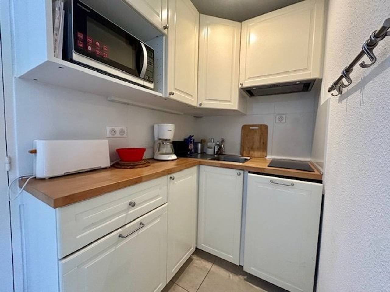 Appartement entier, Appartement T2 à Royan, 4 pers., proche plage et commerces, parking, balcon, confortable et équipé in Pontaillac, Royan