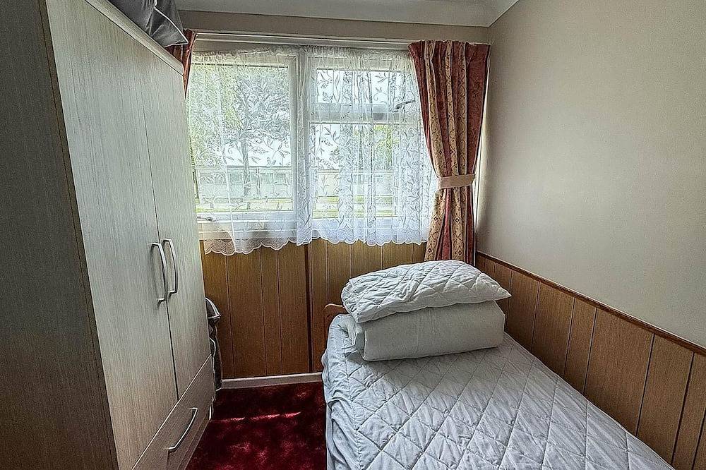 Superb chalet in nearby Hemsby Beach in Norfolk with free Wifi ref 00122Ba in Hemsby, Great Yarmouth