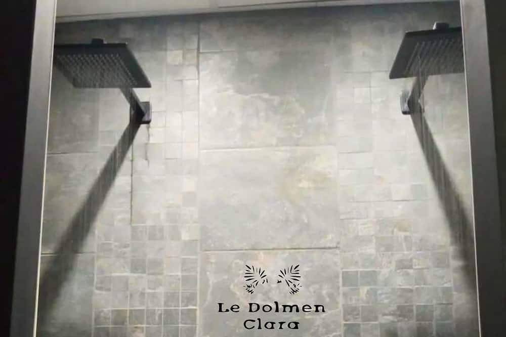 La Casa du Dolmen Clara, 2 personnes, balnéo privée in Plounévez-Lochrist, Ceinture Dorée