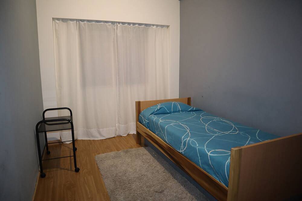 Ganze Wohnung, Modern and cozy apartment! 8 minutes from the airport in Camarate, Unhos e Apelação, Costa de Lisboa