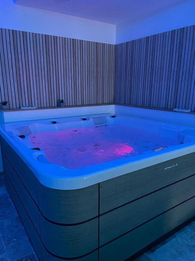 Gîte pour 2 personnes, avec jacuzzi et terrasse à Paizay-le-Chapt