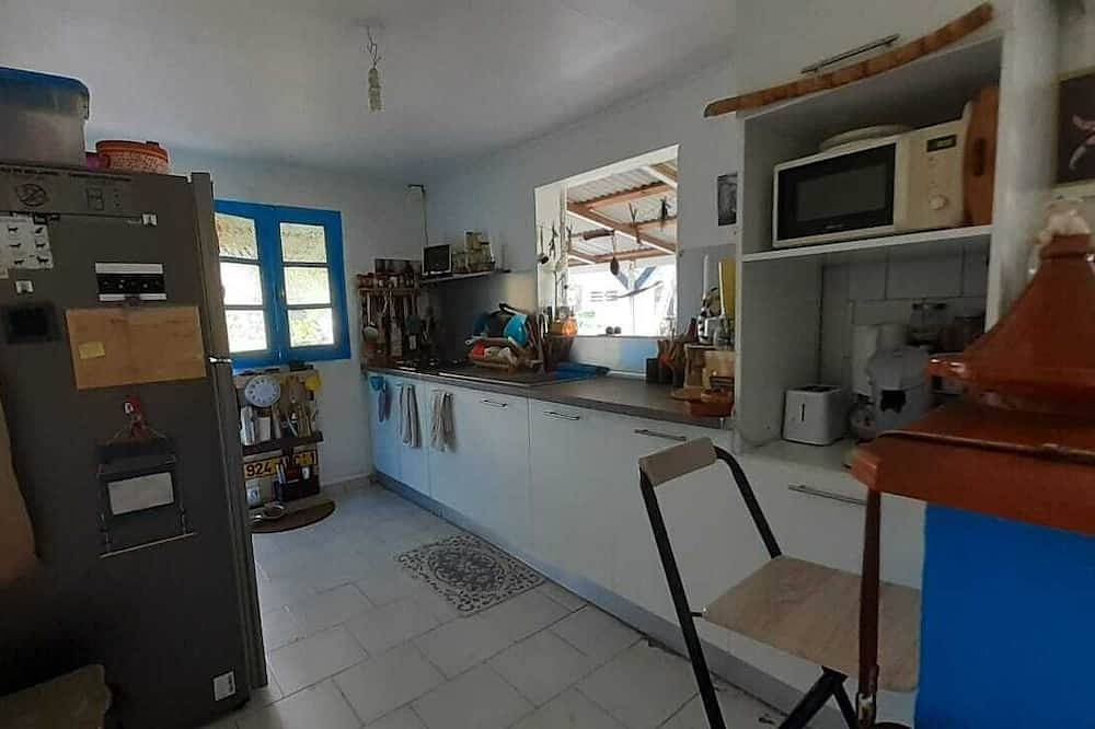 Pleasant sunny F2 at the top of the villa in Les Abymes, Guadeloupe (Caribbean)