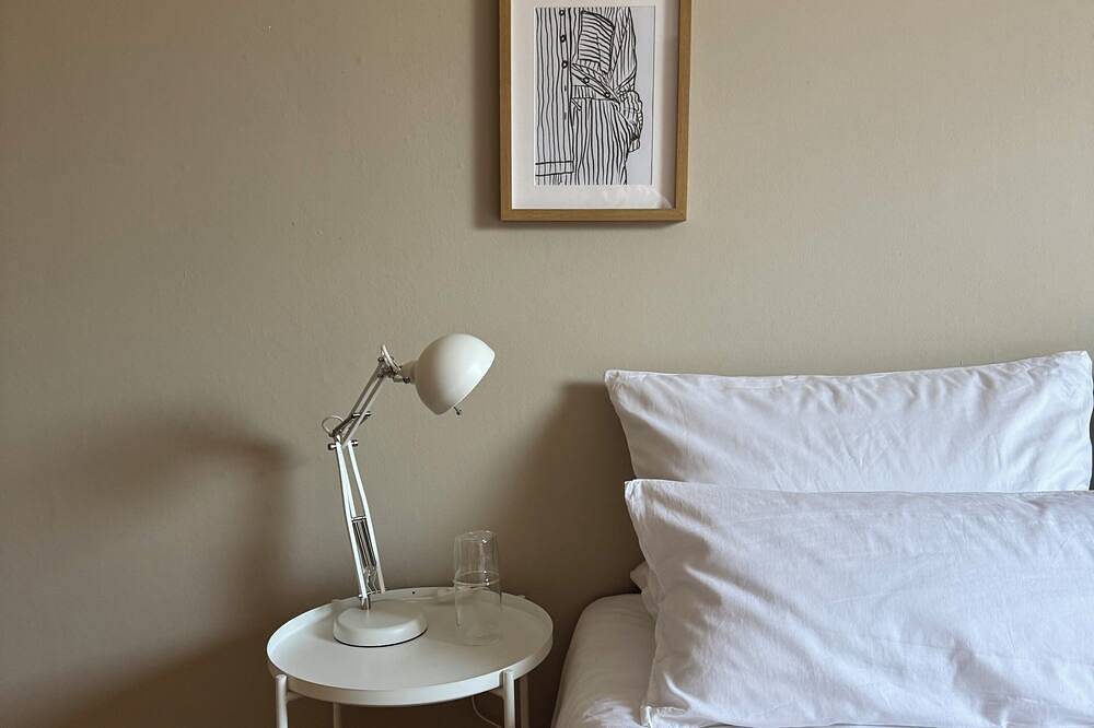 Ganze Wohnung, Moderne Design Ferienwohnung in Saarlouis, 2 Schlafzimmer, bis 6 Personen in Saarlouis, Mosel-Saar