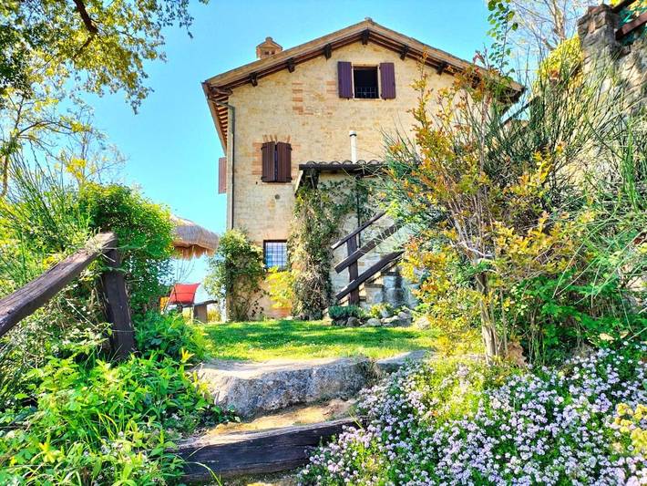Ferienhaus für 12 Personen, mit Balkon und Terrasse sowie Garten und Pool in Penna San Giovanni