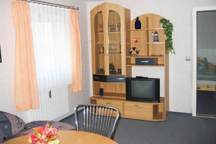 Ganze Wohnung, Gemütliches Urlaubsdomizil in zentraler aber ruhiger Lage - Haus Bauer Ferienwohnung 1 in Wasserburg (Bodensee), Bayerisch Schwaben