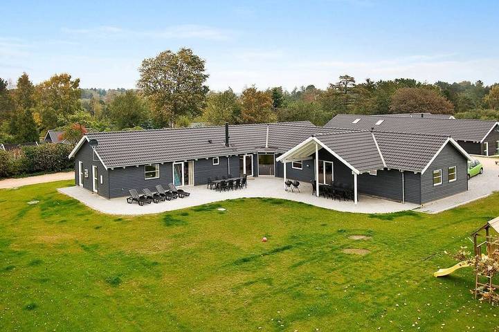 Ferienhaus für 18 Personen, mit Pool und Sauna sowie Terrasse und Whirlpool in Tisvilde