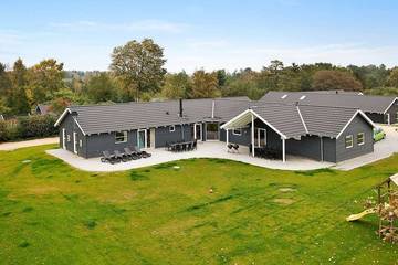 Ferienhaus für 18 Personen, mit Terrasse und Sauna sowie Pool und Whirlpool in Tisvilde