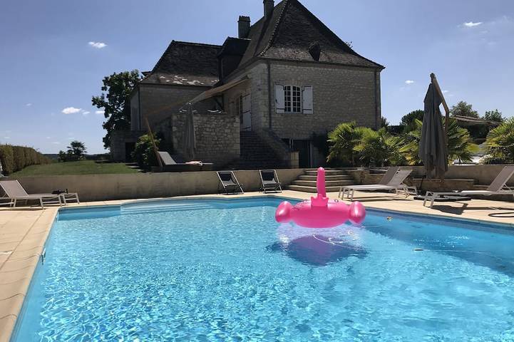 Location de vacances pour 8 personnes, avec Terrasse et Jardin à Allas-les-Mines