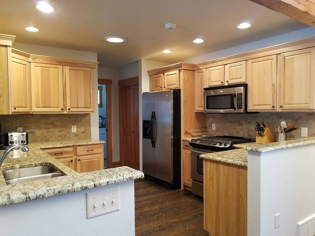 Abgeschiedener Bergsee und Skiurlaub im Schnee. in Anaconda-Deer Lodge County, Discovery Ski Area