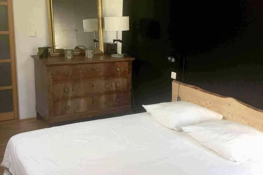 Maison en Pierre Avec Jacuzzi (Avril à Octobre) in Beaumont-lès-Valence, Région de Valence