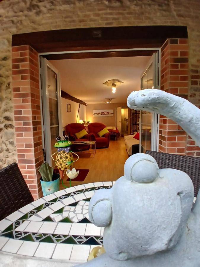 Chambre d’hôte pour 2 personnes, avec Terrasse ainsi que Jacuzzi et Jardin dans Moslins