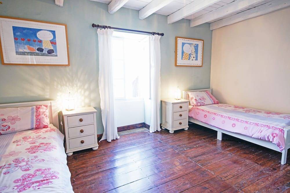 Ganze Wohnung, Loge Rose - sleeps 5 guests in 2 bedrooms in Larzac, Périgord Noir