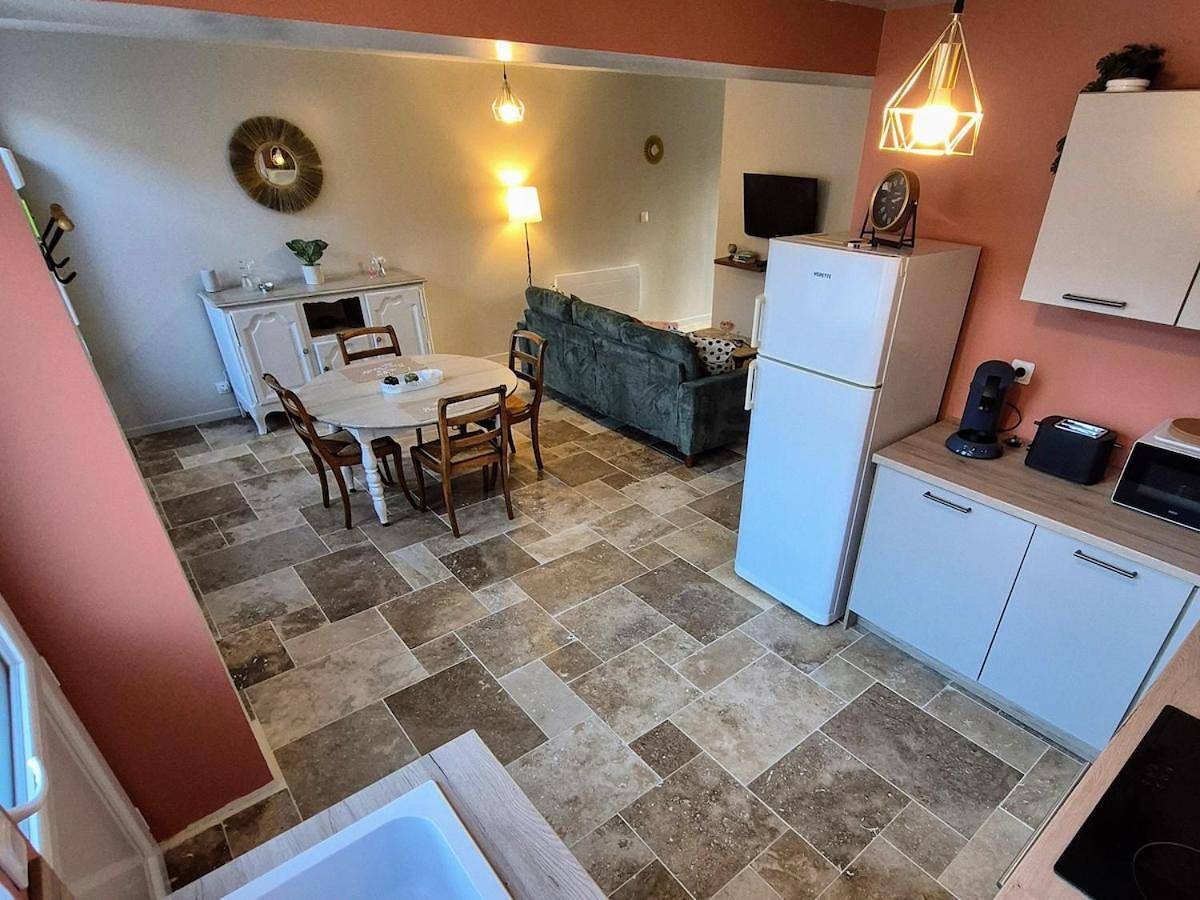 Two-Bedroom House in Charny-Orée-de-Puisaye, Région d'Auxerre