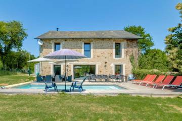 Gîte pour 12 personnes, avec terrasse ainsi que piscine et jardin, animaux acceptés dans Saint-Denis-des-Murs