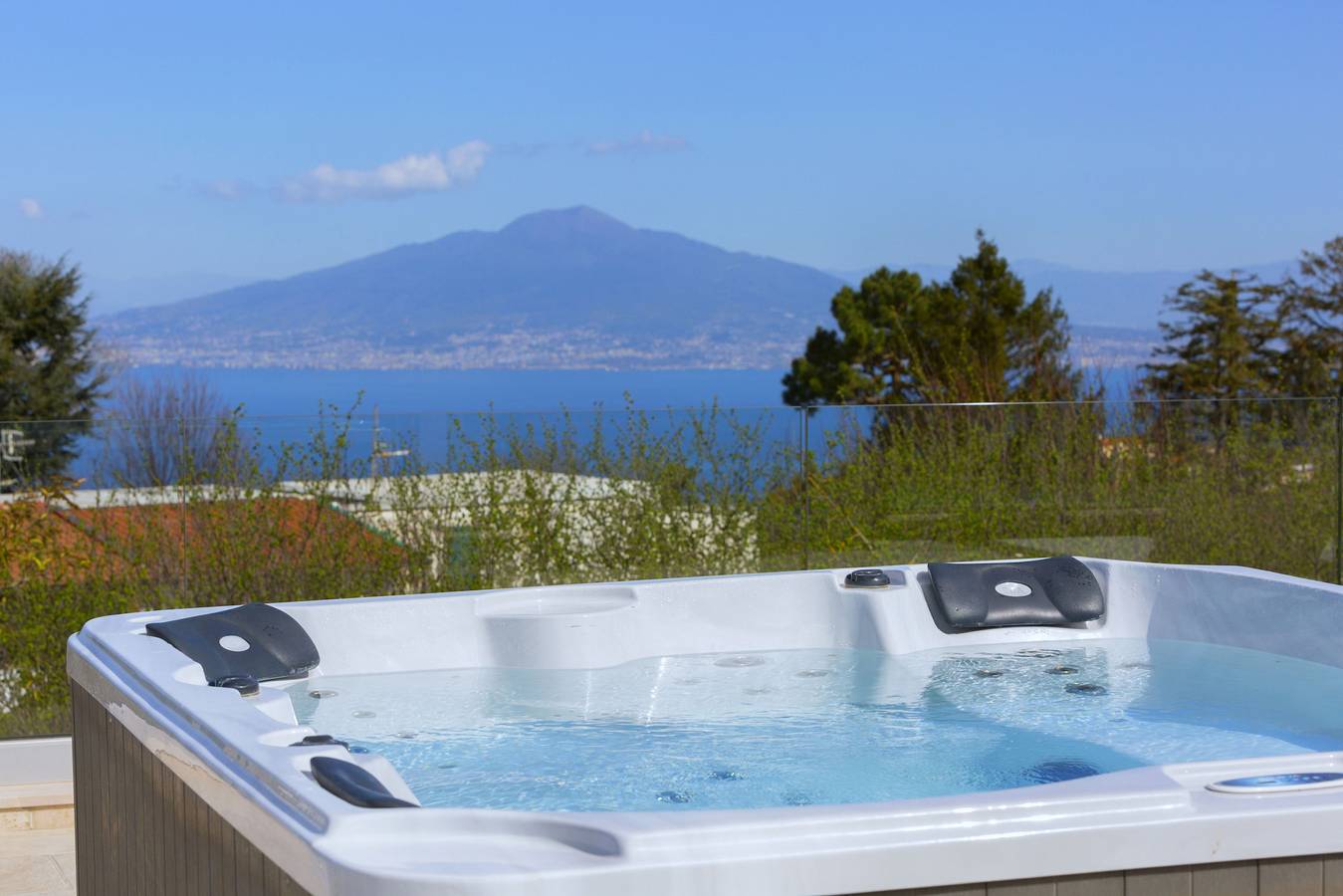 Amore Rentals - Resort Ravenna con Piscine, Vasche Idromassaggio, Terrazze, Ideale per Eventi in Sant'Agata sui Due Golfi, Massa Lubrense