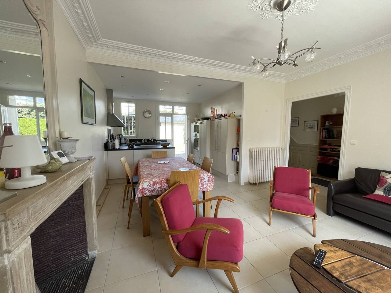 Charming Villa in Cabourg: 200m to Beach, 5 Bedrooms, Garden, Parking in Cabourg, Caen region