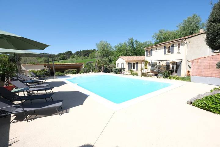 Location de vacances pour 10 personnes, avec jardin et piscine à Puget