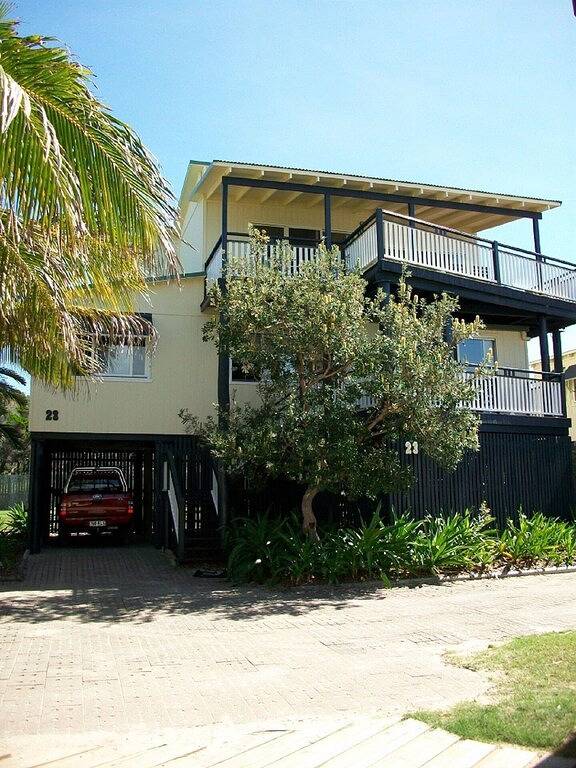 Holiday home for 6 people, with garden and terrace as well as hot tub in Fraser Island