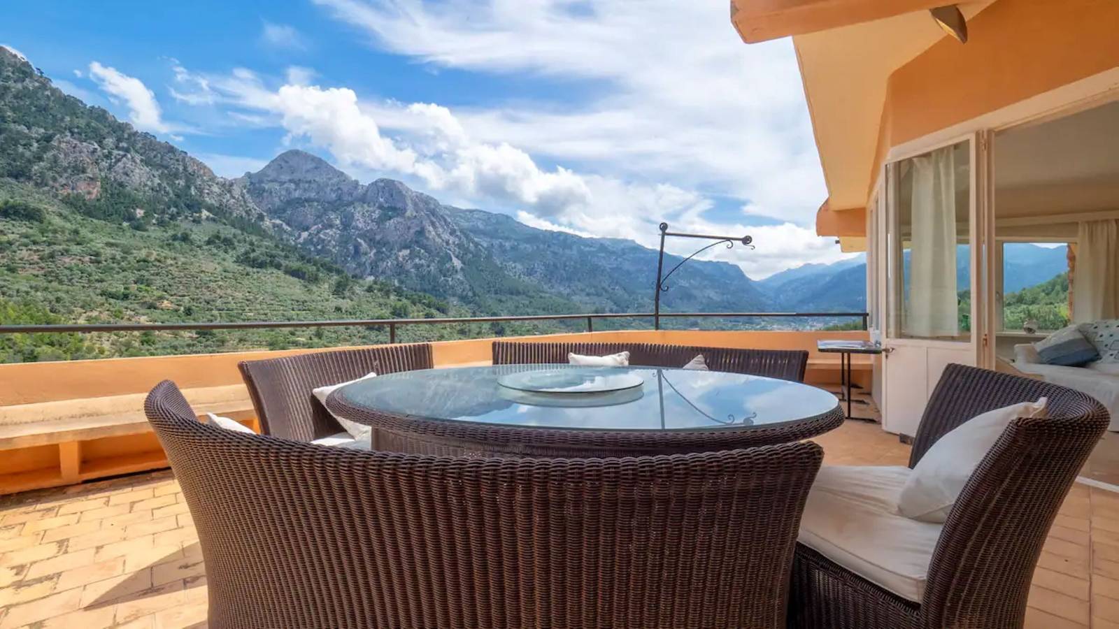 Villa 'Sol y Montes' avec vue sur les montagnes, piscine privée et Wi-Fi in Fornalutx, Majorque de l'Ouest