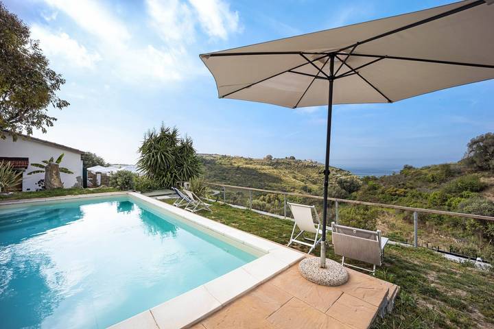 Vakantiehuis Il Nido met Zeezicht, Gedeeld Zwembad & A/C in Pompeiana, Riviera di Ponente