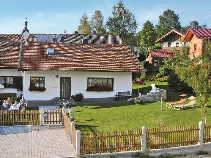 Ferienhaus für 6 Personen, mit Balkon und Balkon/Terrasse sowie Terrasse und Garten