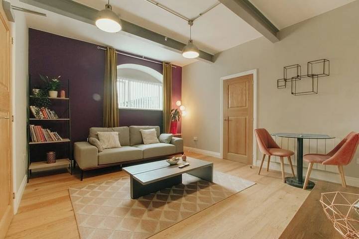 Apartment for 2 people, with pets in Sheffield